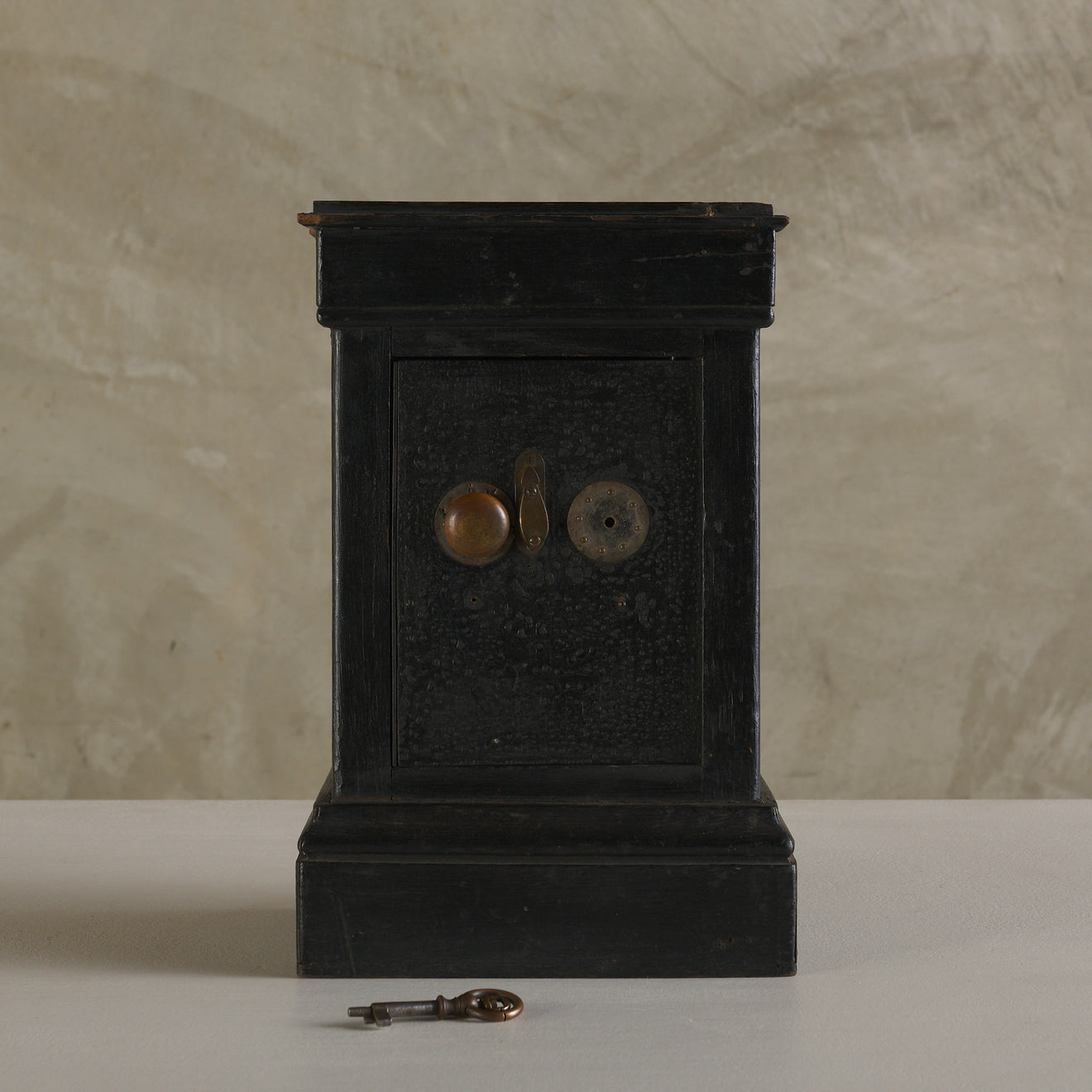 FRENCH TABLE TOP SAFE